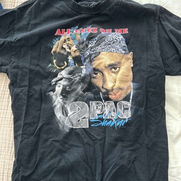 Vintage UO 2pac tshirt - Picture 1 of 2